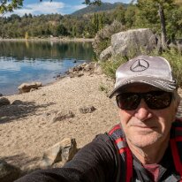 petit_coin_de_paradis 08/04/2019 - De jour, mon petit coin de paradis est tout aussi calme. Là-bas, au bord de l'eau, Jumbo profite du soleil pour recharger ses batteries, au sens...